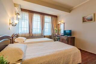 Отель Hotel Izvora Кранево Двухместный номер с 1 кроватью или 2 отдельными кроватями-4